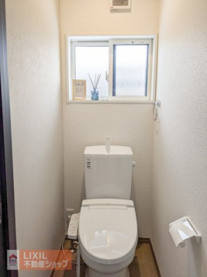 �g�C���@�y�g�C���z���n�����ʐ^�B2�K�g�C���B���邢�̌��̓��鑋�͊��C�ɂ��֗�