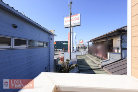 ���̑��@�y��������̒��]�z���n�����ʐ^�B�o���R�j�[����̌i�F�B�\���ȊԊu���m�ۂ���Ă���܂��B