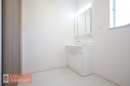 �@�y�E�ߏ��z���n�����ʐ^�B���ʒE�ߏ��͂������Ƃ����X�y�[�X�Ŏg���₷���ł��B���q�l�ƈꏏ�ɓ����Ă���Ƃ肪����܂��ˁB