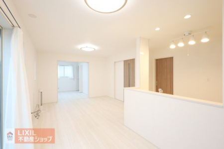 ���r���O�@�y���r���O�z���n�����ʐ^�B������Ƃ������邢�t���[�����O�͓�������D�������˂���薾�邭���o���܂��B�Ƒ��c���̏ꏊ�ɂ͍œK�ł��B