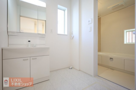 ���ʑ�E���ʏ��@�y�������ʉ��ϑ�z���n�����ʐ^�B���邢�̌��̓���E�ߏ��͒ʋC�����悭���C���o�b�`���B���Ƒ����������Ղ���[�ł��܂��I