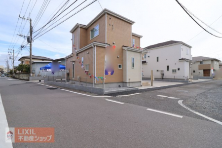 ���̑��@�y�O�ʓ��H�z���n�����ʐ^�B�O�ʓ��H�͓��̍L�����\���m�ۂ���Ă��蒓�Ԃ��y�X�ł��B