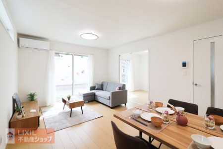 �@�y���r���O�_�C�j���O�z�Ƒ��c���̋�Ԃ͑傫�����Ŗ��邭���ʂ��̗ǂ����K�ȋ�ԂƂȂ��Ă��܂��B