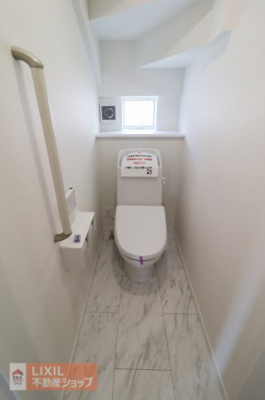 �g�C���@�y�g�C���z���n�����ʐ^�B�������g�[�֍��t���B���������Ă���̌��Ɗ��C���ł���悤�ɂȂ��Ă��܂��B�Q�K�ɂ��g�C�����������܂��B