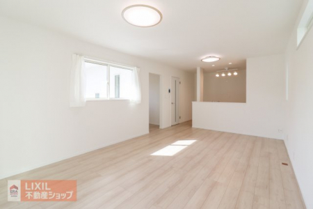 �@�y�_�C�j���O�z���n�����ʐ^�B�Ƒ��ł��낰��_�C�j���O�ł��B�Ζʎ��L�b�`���ł��H���̏��������Ȃ��炲�Ƒ��Ƃ̉�b���y���߂܂��B