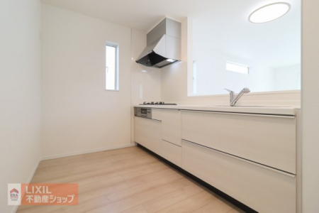 �L�b�`���@�y�L�b�`���z�Ζʎ��L�b�`���J�E���^�[�ł��q�l�̗l�q�����Ȃ��痿�����o���܂��B�X���C�h���[�ő傫�Ȓ����������N���N���[��