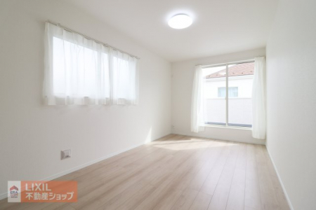 �Q���@�y�Q���^���n�����ʐ^�z2�K�̗m���ł��B�N���[�[�b�g�����Ă��܂��̂ŁA�w�K���A�x�b�h��ݒu����ƁA�q�������Ƃ��Ă͂��傤�Ǘǂ��T�C�Y���Ǝv���܂��B�o���R�j�[�֒��ڏo���肪�ł��܂��B