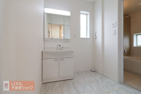 ���ʑ�E���ʏ��@�y�������ʉ��ϑ�^���n�����ʐ^�z�O�ʋ��^�C�v�̓Ɨ����ʑ�ł��B���̗��͎��[�ɂȂ��Ă���A���Ƒ��̊F�l�ŕ֗��ɗ��p���������܂��B�����̎��[�́A���p�i�����[����̂Ƀs�b�^���ł��B