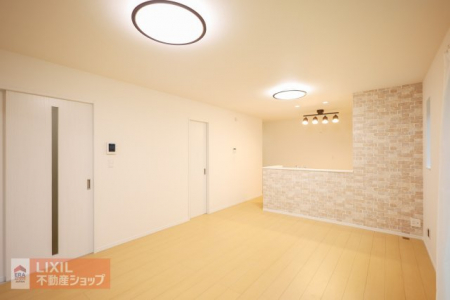 �@�y���r���O�_�C�j���O�z�Ƒ��c���̋�Ԃ͑傫�����Ŗ��邭���ʂ��̗ǂ����K�ȋ�ԂƂȂ��Ă��܂��B