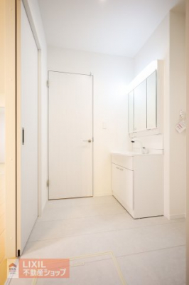 �@�y�E�ߏ��z���ʒE�ߏ��͂������Ƃ����X�y�[�X�Ŏg���₷���A�����A���C�p�̏������t���Ă��܂��B