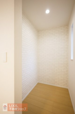 ���[�@�y�p���g���[�z�L�b�`�����̃p���g���[�X�y�[�X�B��e�ʎ��[�ƂȂ��Ă���܂��B