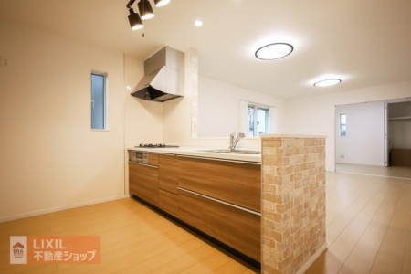 �L�b�`���@�y�L�b�`���z�Ζʎ��L�b�`���J�E���^�[�ł��q�l�̗l�q�����Ȃ��痿�����o���܂��B�X���C�h���[�ő傫�Ȓ����������N���N���[��