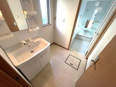 �@���ʑ�Ɛ���@����ׂĒu���܂��B���C�����������܂�