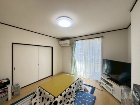 ���r���O�@��؂ȉƑ��Ɖ߂����ꏊ������A�K������ލL������������m�ہ􎺓��̓L���C�ȏ�Ԃł��B