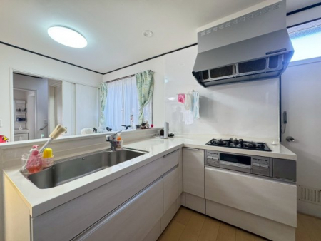 �L�b�`���@���|�������N���N�ȃV�X�e���L�b�`���BL���^�Ŗ����̗����������I�Ɂ�