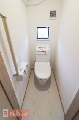 �g�C���@�y�g�C���^���n�����ʐ^�z�������@�\�ƒg�[�֍��@�\����������g�C���B�֊�{�͉̂��ꂪ�t�����ɂ����\�ʎd�グ�����H����Ă��܂��B�肷����W���Őݒu�ςł��̂ň��S�ł��B