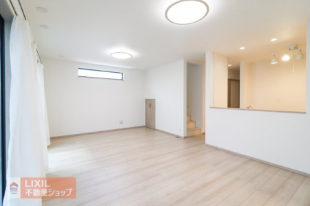 �@�y�_�C�j���O�^���n�����ʐ^�z�Ƒ��ł��낰��_�C�j���O�ł��B�Ζʎ��L�b�`���ł��H���̏��������Ȃ��炲�Ƒ��Ƃ̉�b���y���߂܂��B�_�C�j���O�e�[�u����u���Ă���Ƃ�̂���L���ł��B