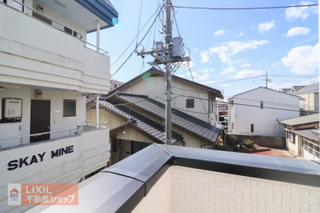 ���̑��@�y��������̒��]�^���n�����ʐ^�z�o���R�j�[����̌i�F�ł��B�����̒ʂ�A�אڂ��������Ƃ̊Ԋu���Ƃ�Ă���A�������肪�ǍD�Ȃ��Ƃ�������܂��B���ۂɌ��n�ő̊����Ă��������B