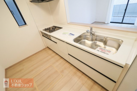 ���̑����ρ@�y���̑��ݔ��^���n�����ʐ^�z�L�X�Ƃ����V�X�e���L�b�`���B�V���N�ɂ͕֗��ȃV�����[�w�b�h�A�L�т�^�C�v�̐������W���Őݒu����Ă��܂��B�R�N�`�̃K�X�R�����ŁA�����������₷���ł��B