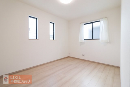 �Q���@�y�Q���^���n�����ʐ^�z2�K6.25���A�k���̗m���ł��B�N���[�[�b�g�����Ă��܂��̂ŁA�w�K���A�x�b�h��ݒu����ƁA�q�������Ƃ��Ă͂��傤�Ǘǂ��T�C�Y���Ǝv���܂��B�o���R�j�[�֒��ڏo���肪�ł��܂��B