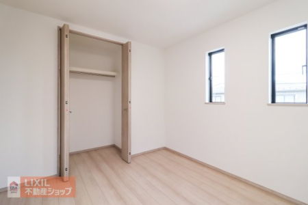 ���[�@�y���[�^���n�����ʐ^�z���s�̂���N���[�[�b�g�������ɂ��Ă��܂��B��e�ʂ̎��[���b�N�Ȃǂ�u�����Ƃ��ł��܂��̂ŁA���ו��̗ʂɍ��킹�ė��p���邱�Ƃ��\�ł��B