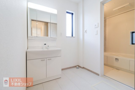 ���ʑ�E���ʏ��@�y�������ʉ��ϑ�^���n�����ʐ^�z�O�ʋ��^�C�v�̓Ɨ����ʑ�ł��B���̗��͎��[�ɂȂ��Ă���A���Ƒ��̊F�l�ŕ֗��ɗ��p���������܂��B�����̎��[�́A���p�i�����[����̂Ƀs�b�^���ł��B