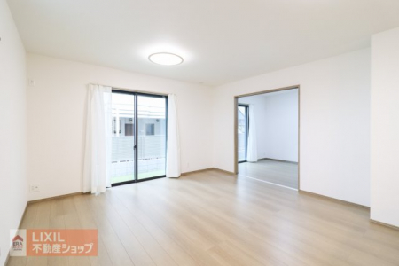 �@�y���r���O�_�C�j���O�z�Ƒ��c���̋�Ԃ͑傫�����Ŗ��邭���ʂ��̗ǂ����K�ȋ�ԂƂȂ��Ă��܂��B