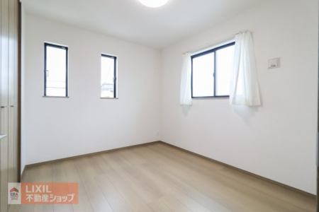 �Q���@�y�Q���z2�K5.25���̐Q���B2�ʍ̌��Ŗ��邢�������ƂȂ��Ă���A�_�u���x�b�h���u����̂ł��v�w�̐Q���Ƀs�b�^���ł��B