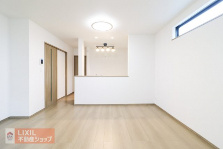 �@�y�_�C�j���O�z���n�����ʐ^�B�Ƒ��ł��낰��_�C�j���O�ł��B�Ζʎ��L�b�`���ł��H���̏��������Ȃ��炲�Ƒ��Ƃ̉�b���y���߂܂��B