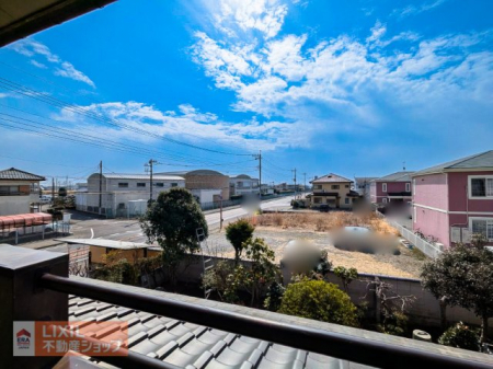 ���̑��@�y��������̒��]�^���n�ʐ^�z�o���R�j�[����̌i�F�ł��B�����̒ʂ�A�אڂ��������Ƃ̊Ԋu���Ƃ�Ă���A�������肪�ǍD�Ȃ��Ƃ�������܂��B���ۂɌ��n�ő̊����Ă��������B