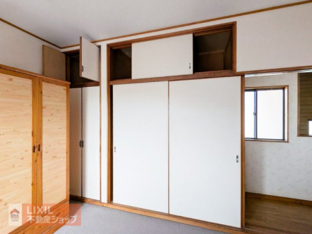 ���[�@�y���[�^���n�ʐ^�z���s�̂�����[�������ɂ��Ă��܂��B��e�ʂ̎��[���b�N�Ȃǂ�u�����Ƃ��ł��܂��̂ŁA���ו��̗ʂɍ��킹�ė��p���邱�Ƃ��\�ł��B