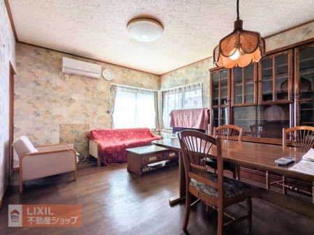 �@�y���r���O�_�C�j���O�^���n�ʐ^�z��������ǍD��LDK�B�ΖʃL�b�`���ł��̂ŁA���Ƒ��Ƃ̉�b���y���݂Ȃ��痿�������邱�Ƃ��ł��܂��B���F�̉�艏���f�G�ł��ˁB