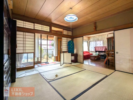 ���̑����ρ@�y�a���^���n�ʐ^�zLDK�ɗאڂ����a���ł��B������J�����邱�ƂŁA����Ȃɂ��L�X�Ƃ������͋C�ɂȂ�܂��B�쑤�̍L�����f�G�ł��ˁB