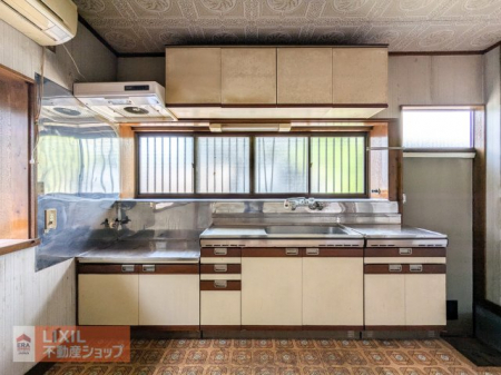 �L�b�`���@��ƃX�y�[�X����������m�ۂ��ꂽ�L�b�`���ł��B�����������A�S�~�o�����ɕ֗��B���t�H�[���v����������Ă������܂��B