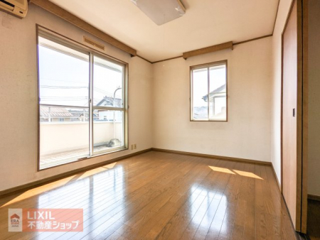 ���̑����ρ@2�ʍ̌��̖��邢�m���ł��� �N���[�[�b�g����������t���Ă��܂��I