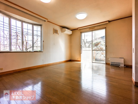 ���r���O�@��16���̃��r���O�ł��I �������ȃ��E���h�`��̏o������́A�����̌i�F�����n���܂���