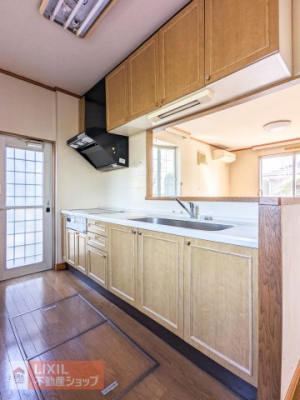 �L�b�`���@��ƃX�y�[�X����������m�ۂ��ꂽ�g������̗ǂ��L�b�`���ł��� �����������A�S�~�o�����ɕ֗��ł���