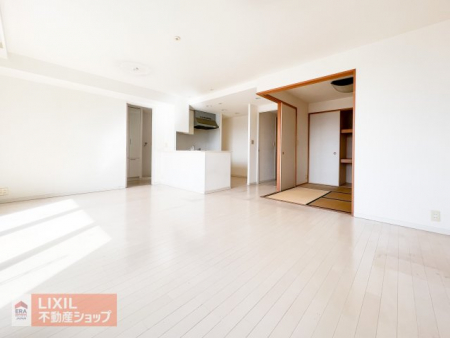 ���r���O�@�_�C�j���O�ƃ��r���O���ɂ₩�ɕ������A�g������̗ǂ����C�A�E�g�B