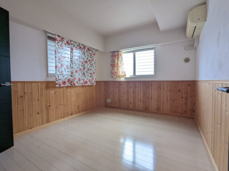 �Q���@�y�Q���^���n�����ʐ^�z�N���[�[�b�g�����Ă��܂��̂ŁA�w�K���A�x�b�h��ݒu����ƁA�q�������Ƃ��Ă͂��傤�Ǘǂ��T�C�Y���Ǝv���܂��B