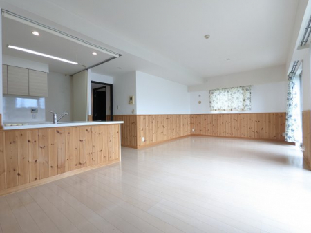 ���r���O�@�y���r���O�^���n�ʐ^�z���邢�������̓���17����LDK�͉Ƒ��c���̏ꏊ�ɂ̓s�b�^���ł��B�]���y�̕ǁA�ؐ��̔Ŏd�グ��ꂽ���ǂ��Y��ł��B