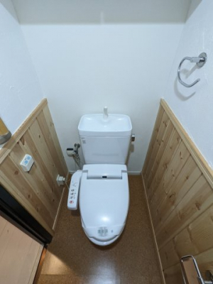 �g�C���@�y�g�C���^���n�ʐ^�z�������@�\�ƒg�[�֍��@�\����������g�C���B�֊�{�͉̂��ꂪ�t�����ɂ����\�ʎd�グ�����H����Ă��܂��B�^�I�������O���W���Őݒu�ςł��B