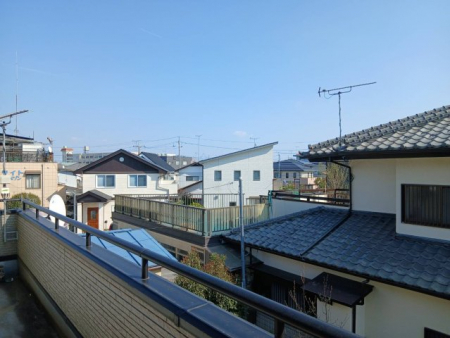 ���̑��@�y��������̒��]�^���n�����ʐ^�z�o���R�j�[����̌i�F�ł��B�����̒ʂ�A�אڂ��������Ƃ̊Ԋu���Ƃ�Ă���A�������肪�ǍD�Ȃ��Ƃ�������܂��B���ۂɌ��n�ő̊����Ă��������B