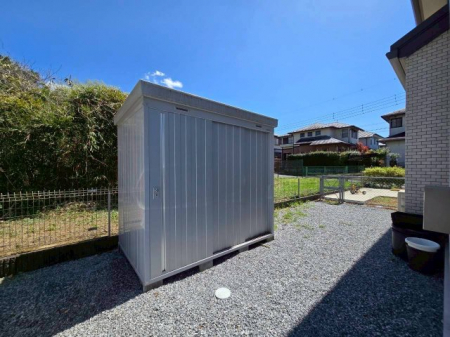 ���̑��@�~�n���ɂ͕֗��ȊO�����u�������B�X�^�b�h���X�^�C����X�|�[�c�p�i�A�G�߂̓���ȂǁA�Ƃ̒��ɂ͓��ꂽ���Ȃ��傫�ȉו����X�b�L�����[�ł��܂��B