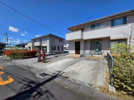 �@�쑤�ɕ���2��A�k���ɏc��2��́y�v4��z���Ԃ��\�B���C�t�X�^�C���ɍ��킹�Ďg����������A��Ƃ肠��~�n�݌v�����͂ł��B