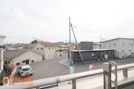 ���̑��@�y��������̒��]�z���n�����ʐ^�B�o���R�j�[����̌i�F�B�\���ȊԊu���m�ۂ���Ă���܂��B