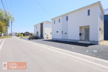 ���̑��@�y�O�ʓ��H�z���n�����ʐ^�B�O�ʓ��H�͓��̍L�����\���m�ۂ���Ă��蒓�Ԃ��y�X�ł��B