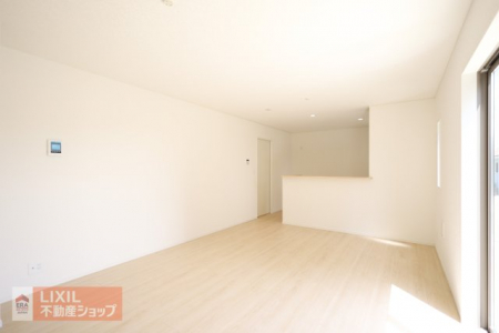 �@�y���r���O�_�C�j���O�z�Ƒ��c���̋�Ԃ͑傫�����Ŗ��邭���ʂ��̗ǂ����K�ȋ�ԂƂȂ��Ă��܂��B