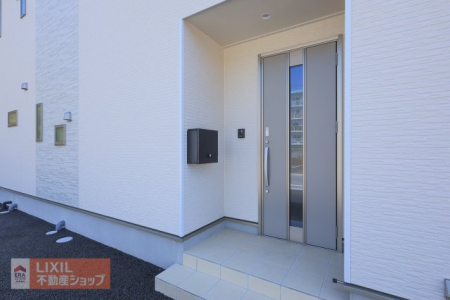 �@�y���փG���g�����X�z�������Ƃ������ցB���s���̂���|�[�`�ŉJ�̓����]�T�������ĊJ���߂ł��Ĉ��S�ł��B