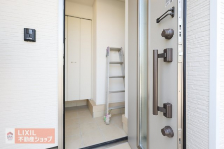 �@�y�h�Ɛݔ��z���n�����ʐ^�B�h�Ƒ΍�ɂQ�d�ň��S�̃_�u�����b�N�B