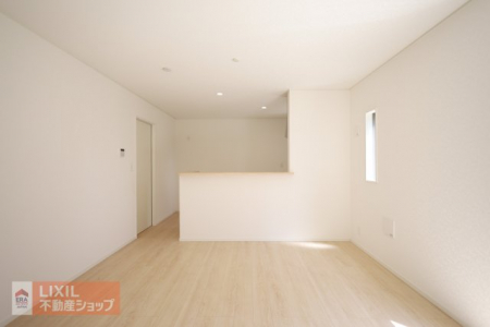 �@�y�_�C�j���O�z���n�����ʐ^�B�Ƒ��ł��낰��_�C�j���O�ł��B�Ζʎ��L�b�`���ł��H���̏��������Ȃ��炲�Ƒ��Ƃ̉�b���y���߂܂��B